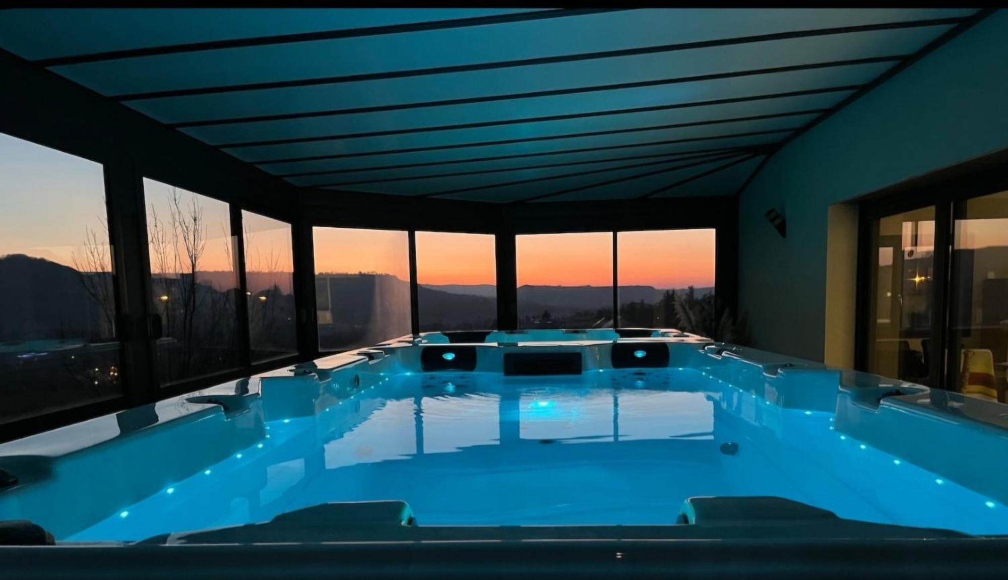 De Nage Et Jacuzzi A D'aveyron Villa *